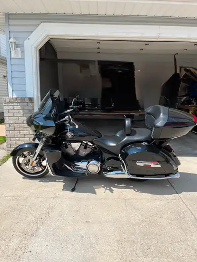 2012 Victory Cross Country Tour – Black, Loaded & Road-Ready! Ride in style with this stunning black...