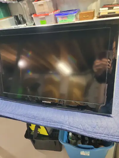 Samsung 32 Inch LCD TV With Remote, View more