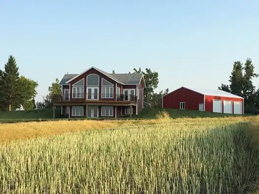 Spectacular homestead/hobby acreage