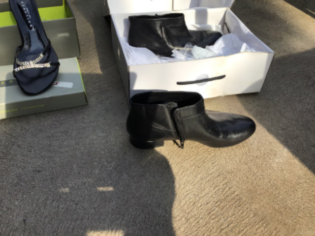 2 pairs of women shoes/boots in Women's - Shoes in Windsor Region - Image 4