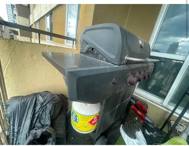 Barbecue for Sale propane tank included in BBQs & Outdoor Cooking in Edmonton - Image 3
