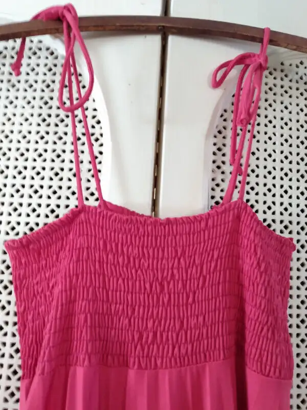Woman's sleeveless full-length dress with short matching jacket in Women's - Dresses & Skirts in Mississauga / Peel Region - Image 5