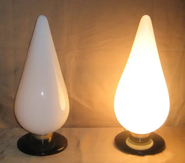 RARE Early Roger Rougier Opaque Lucite Tulip Bud Petal Lamps in Indoor Lighting & Fans in City of Toronto - Image 4