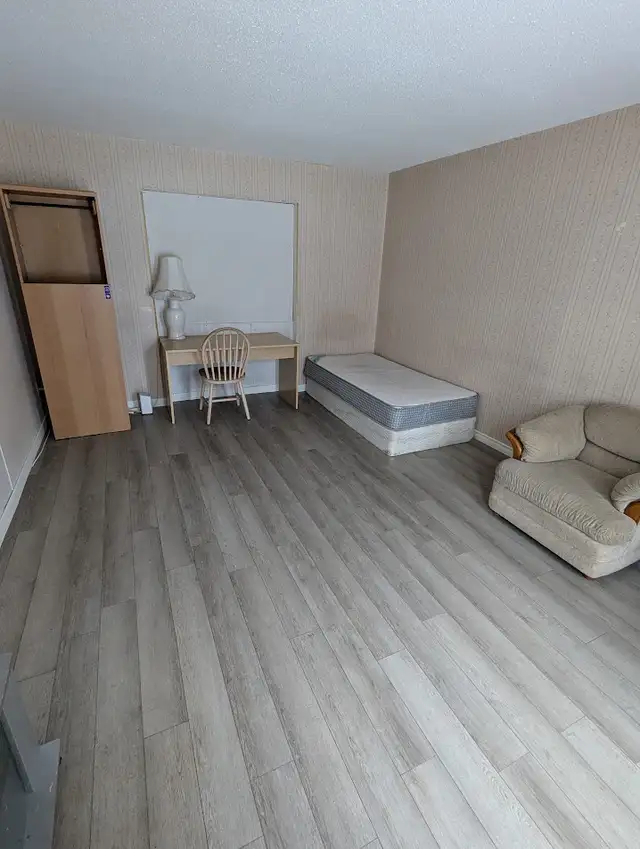 Move in today! Long or short term. Fisher/Meadowlands. ASAP