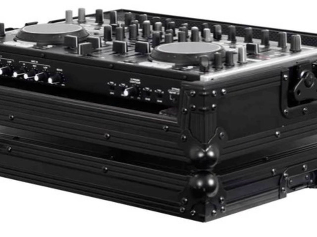 Denon MC6000 MK2 DJ MIDI Controller with Odyssey Travel Case in Performance & DJ Equipment in City of Halifax - Image 2