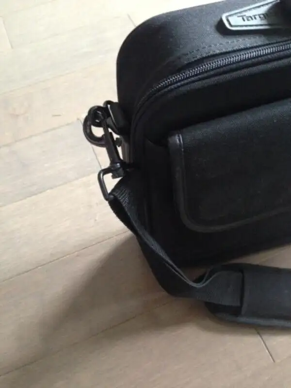 TARGUS Laptop Black Bag Computer Notebook Carrying Case Bag in Laptop Accessories in Markham / York Region - Image 8
