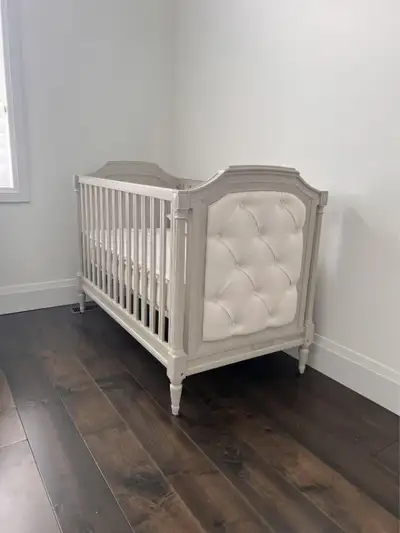 Beautiful Crib and Full Size Dresser with Change Table and Change Pad (New). Immaculate Condition. P...