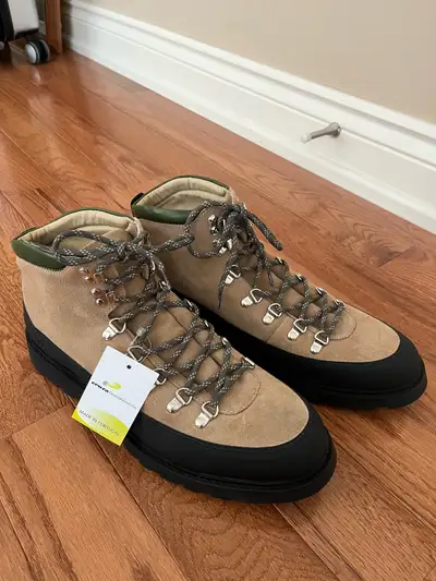 Brand new never used men’s leather boots Cruza Tendencia. Made in Portugal. Size 12 . Pick up in Ric...