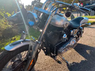 2003 HD FXD Dyna Wide glide 100th Anniversary. Brand new front tire, will pass safety. 73,000km. 140...