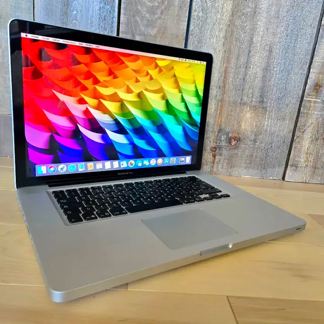 Macbook Pro Early 2011 15" | Intel i7 | 16 Gb RAM | SSD 240 Gb in Laptops in Laval / North Shore - Image 5