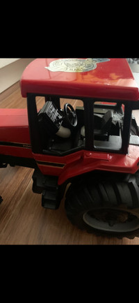 Like NEW. Case Internstional Tractor. 