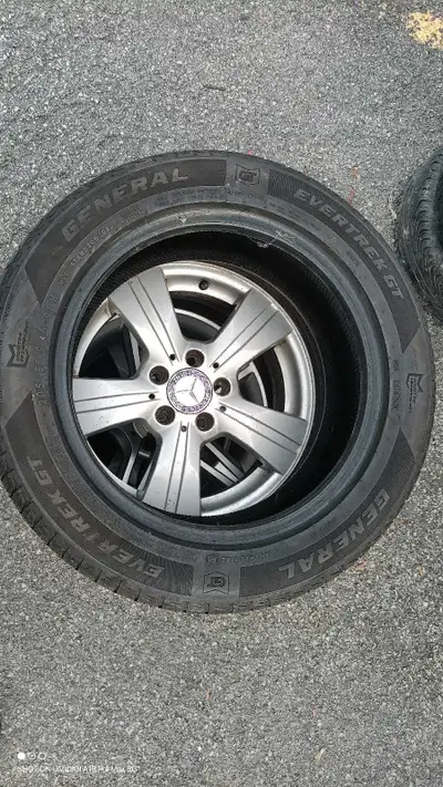Pneu hiver 205/55/R16 avec 3 rimes 4 Pneus toute saison 205/55/R16 avec 3 rimes Mercedes 4 Pneu d'hi...