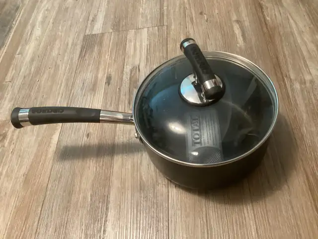 CIRCULON Elementum hard anodized nonstick saucepan BRAND NEW