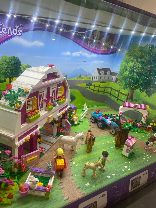 Lego Friends Display in Arts & Collectibles in Mississauga / Peel Region - Image 2