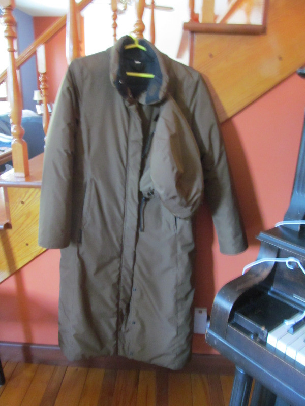 Manteau d'hiver KANUK, Taille P, long , coupe ample 100.00 $ dans Femmes - Hauts et vêtements d'extérieur  à Shawinigan - Image 4