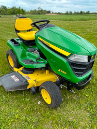 John Deere X 380 lawnmower, 48 inch deck like new condition