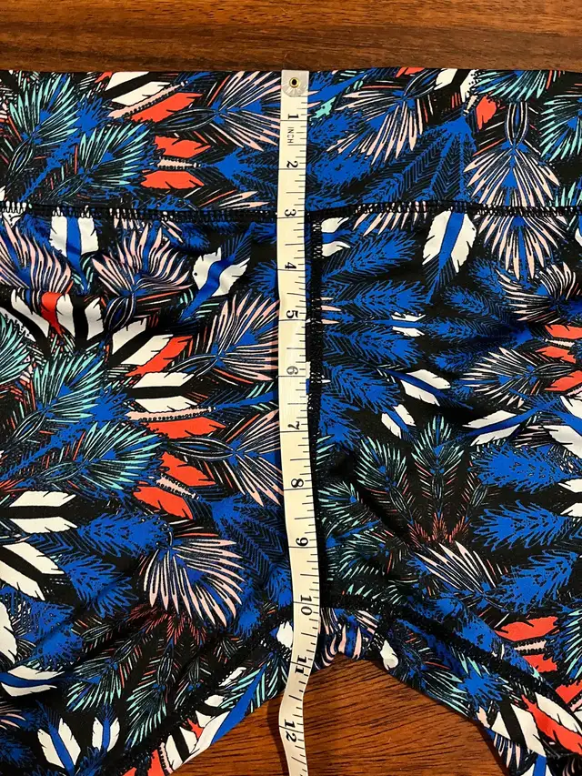MINKPINK women’s large Move 7/8 leggings feather leaf print blue in Women's - Bottoms in Oshawa / Durham Region - Image 7