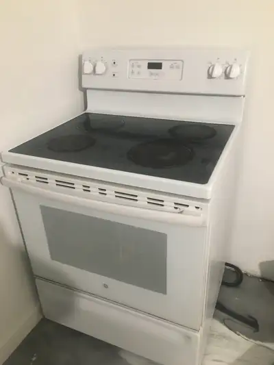 CUISINIERE ÉLECTRIQUE CÉRAMIQUE GE 30 pcs   200$, View more