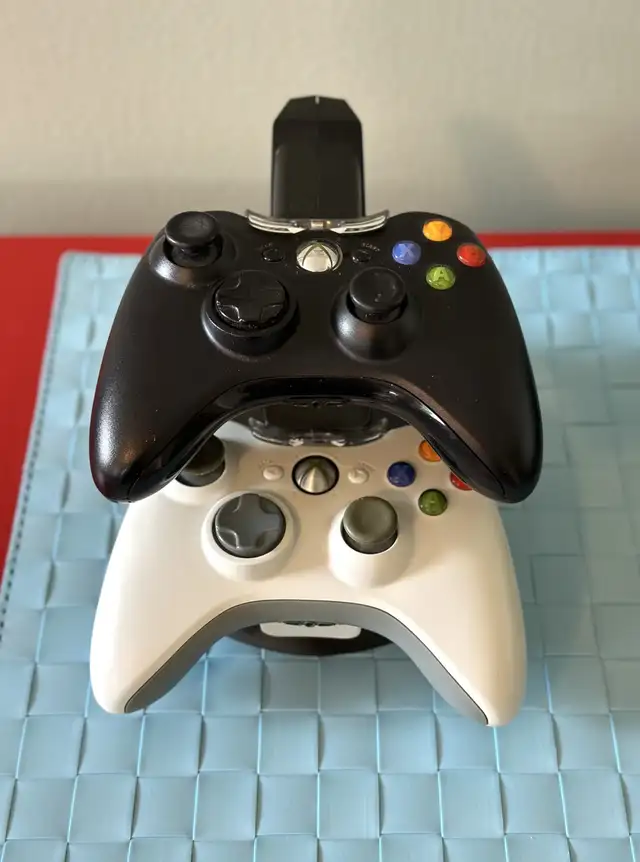 Console XBOX 360 avec Détecteur Kinect et 2 Jeux in XBOX 360 in Longueuil / South Shore - Image 5