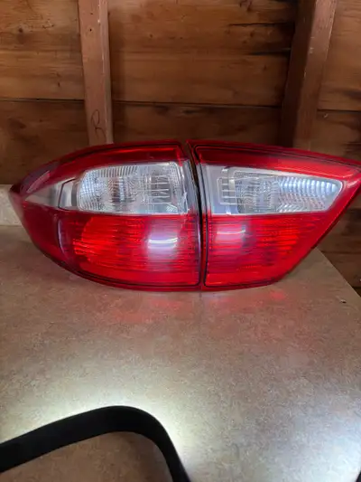 Tail light assembly for a Ford C-Max 13-16 Left 150 cad Right 150 cad