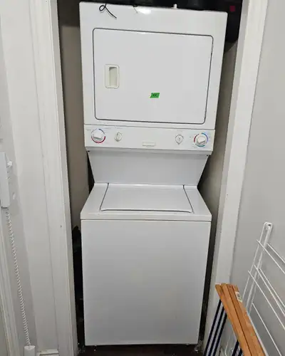 Chambre meublée à 700$(438-994-8929)