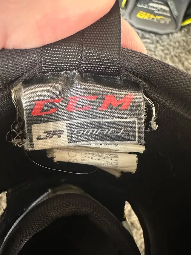 CCM Tacks Elbow Pads in Hockey in Calgary - Image 3