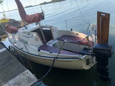 22’ Canadian Sailcraft sailboat. Sleeps 5. Overall good condition and ready for water. 8 hp. Evinrud...