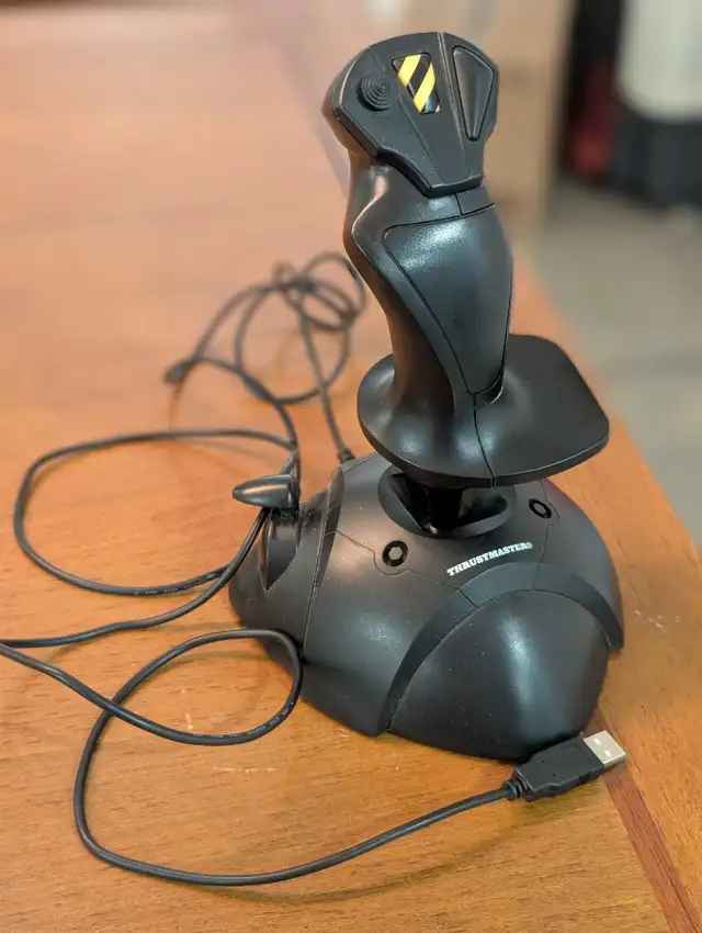 Thrustmaster Joystick in Mice, Keyboards & Webcams in Longueuil / South Shore - Image 2