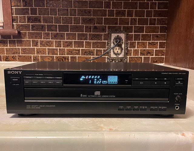 SONY CDP-C225 Compact Disc Player 5-CD Changer WORKS PERFECT EX! in Stereo Systems & Home Theatre in Hamilton