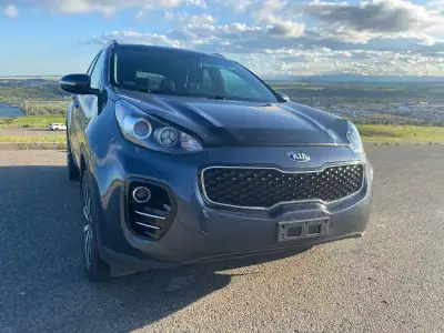 2018 Kia Sportage EX, AWD, 2.4L, 4 cylinders, automatic, low mileage 125907 km, AC, dual climate con...