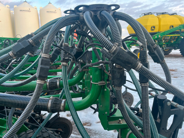 2018 Deere 1870 76’/ 550 1910 Air Drill in Farming Equipment in Edmonton - Image 4