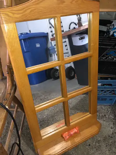 Miroir murale avec tablette et vis d installation $30.Brossard
