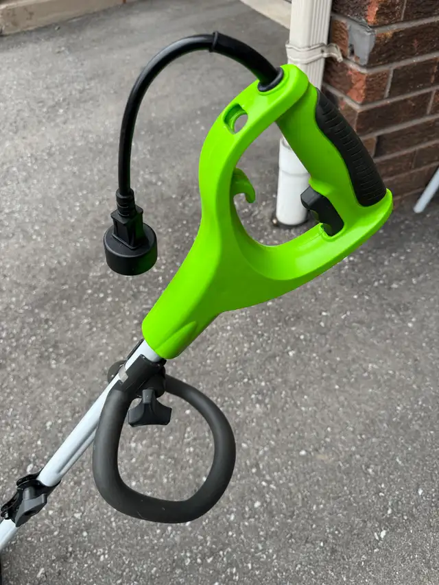 Greenworks Electric Snow Thrower in Snowblowers in Mississauga / Peel Region - Image 4