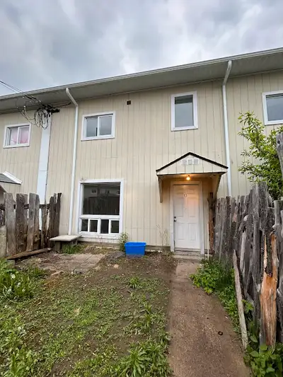ELLIOT LAKE: 3 Bedroom townhome close to downtown & Spruce Beach