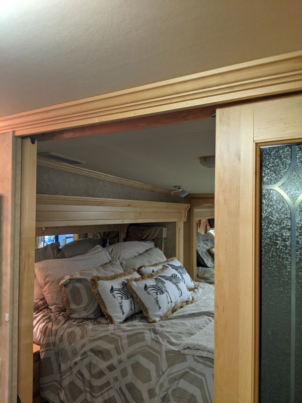 Escalade RV 5th Wheel A Rare Top Of The Line Model RVs & Motorhomes