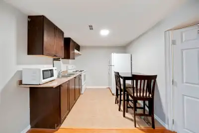 Basement unit with a separate entrance, about 1000 sq ft. 1 bedroom, living room, full kitchen, wash...