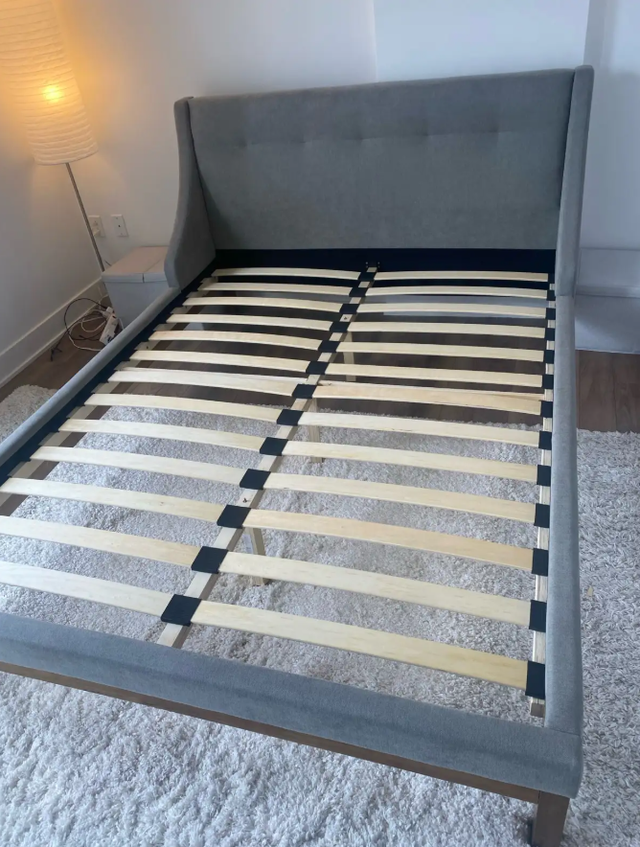 Cadre de Lit + sommier Structube - Bed Frame + base Queen size in Beds & Mattresses in City of Montréal - Image 6