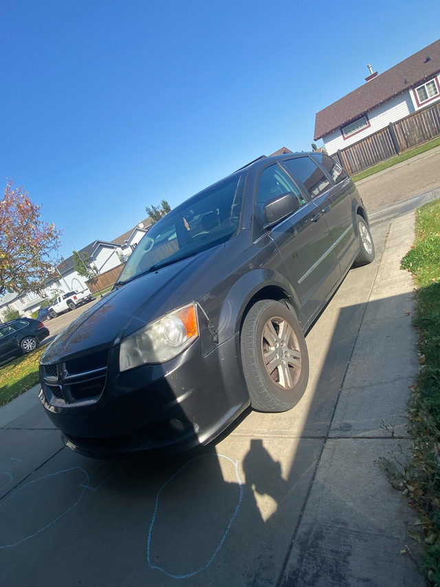 2017 caravan very clean in Cars & Trucks in Edmonton - Image 2