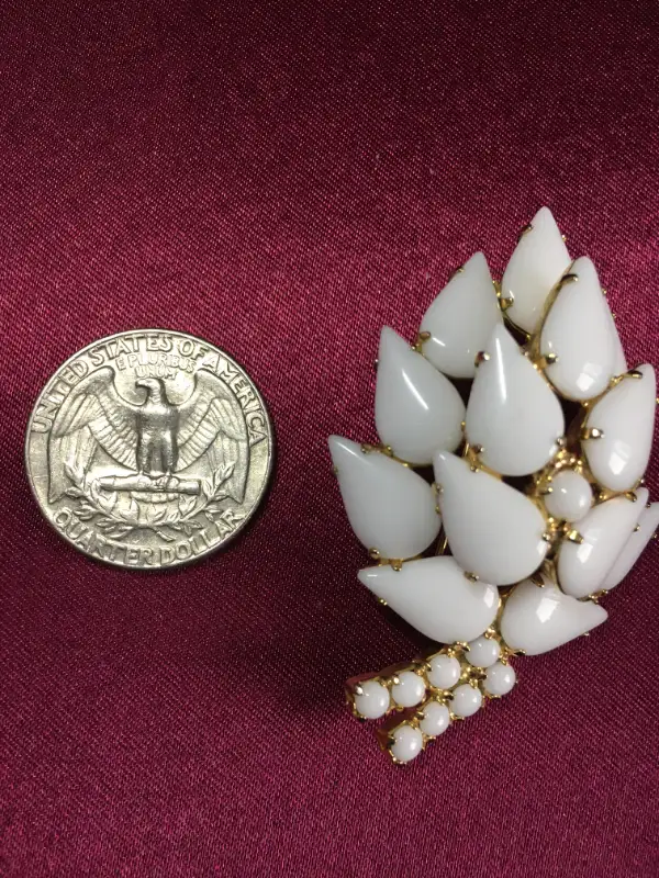 Vintage Milk Glass Stone Brooch from 1950's in Jewellery & Watches in Medicine Hat - Image 3