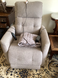 Electric Recliner (with Tethered Remote)