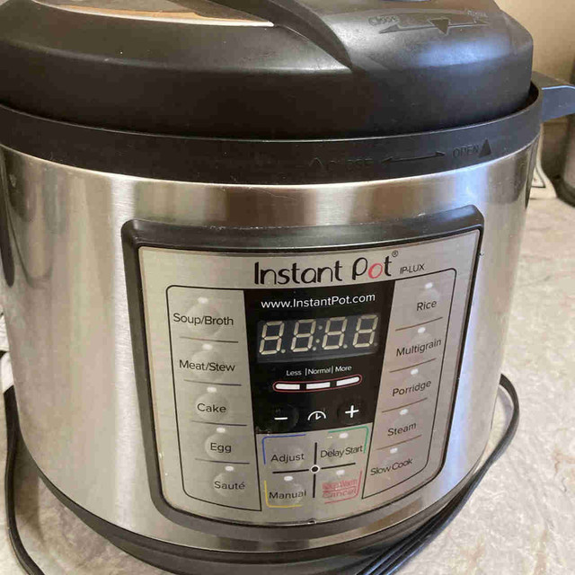 Instant Pot Lux-80 in Microwaves & Cookers in Guelph