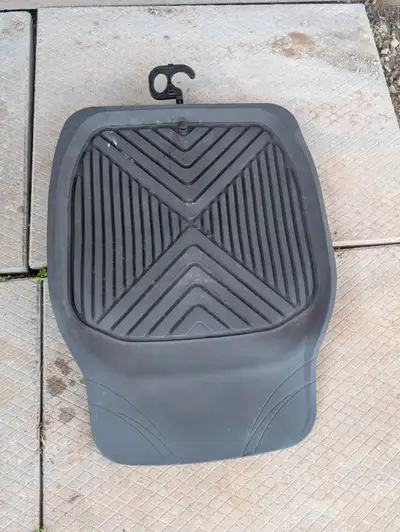 Universal car floor mats New never used 4 piece set Pickup at Dundas Street Woodstock