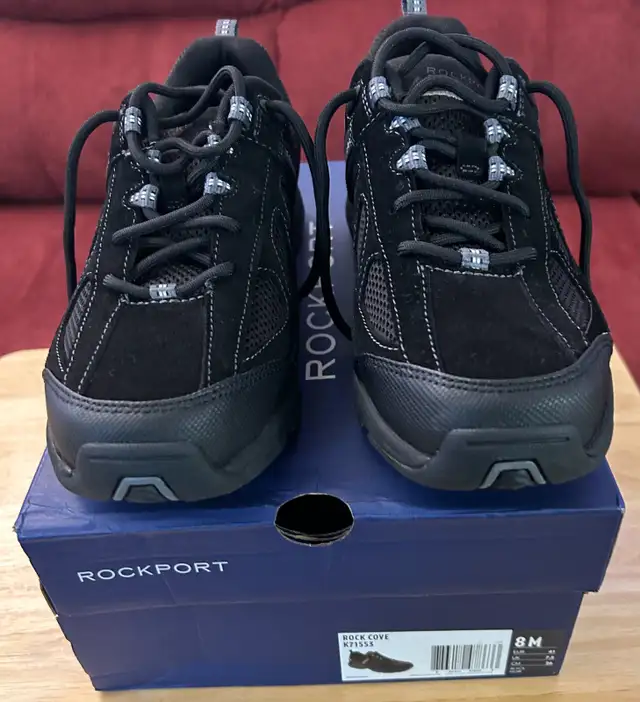 ROCKPORT SHOES/RUNNERS/WALKING SHOES - SIZE 8 in Men's Shoes in City of Toronto - Image 2