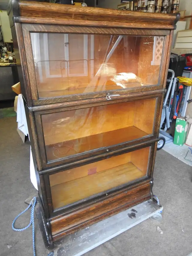 antique oak barrister bookcase 3 glass levels restored in Bookcases & Shelving Units in Hamilton - Image 2