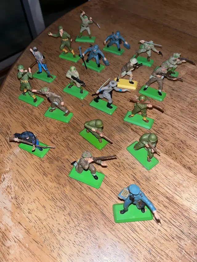 Britain ltd toy soldiers 1970s in Arts & Collectibles in Ottawa - Image 4