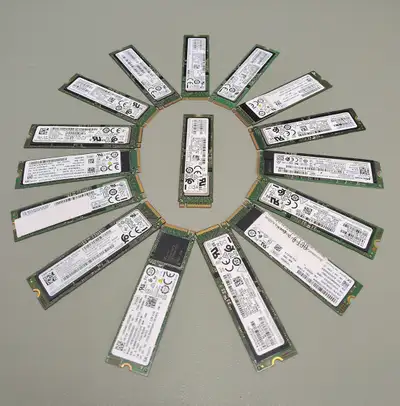 Disque NVMe 512Go PCIe Gen 3x4 M.2 2280 / Samsung / Western D..., View more