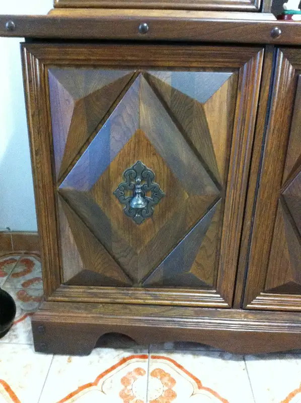 VAISSELIER ANTIQUE / VINTAGE CHINA CABINET in Hutches & Display Cabinets in City of Montréal - Image 5