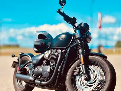 Excellent condition 2019 Triumph Bobber Black with 6100 miles. Bought from Barnes Power Sport. Well...