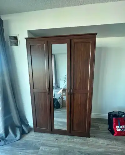 Excellent Condition. Taken Apart for easy Transportation. Easy To put together. Assembling Service A...