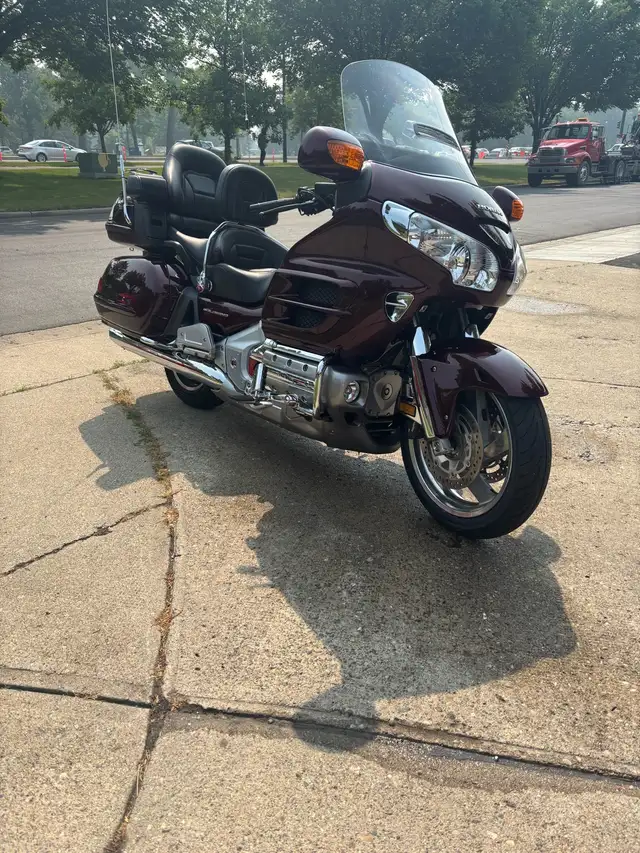 2006 Honda Goldwing Very low KM in Touring in Lethbridge - Image 3